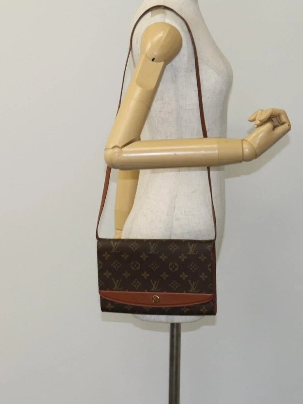 LOUIS VUITTON Monogram Bordeaux 27 Shoulder Bag M51797 LV Auth EC965